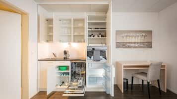 Deluxe Apartment, Kitchen | Private kitchen