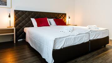 Family Room | In-room safe, desk, blackout drapes, cribs/infant beds