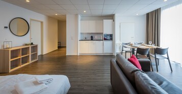 Quarto família | Cozinha privada | Máquina de café expresso, cafeteira/chaleira, geladeira, micro-ondas