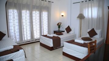 Desk, rollaway beds, free WiFi