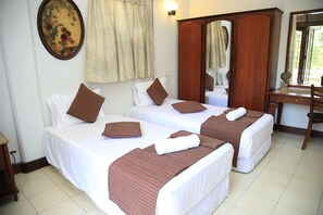 Schreibtisch, Zustellbetten, kostenloses WLAN