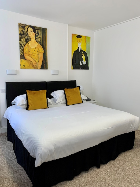 Double Room | Desk, soundproofing, iron/ironing board, cribs/infant beds