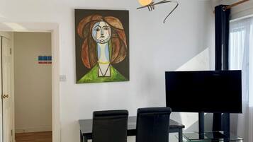 Suite, Balcony | Living area
