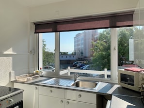 Suite, Balcony | Private kitchen | Fridge, microwave, stovetop, coffee/tea maker