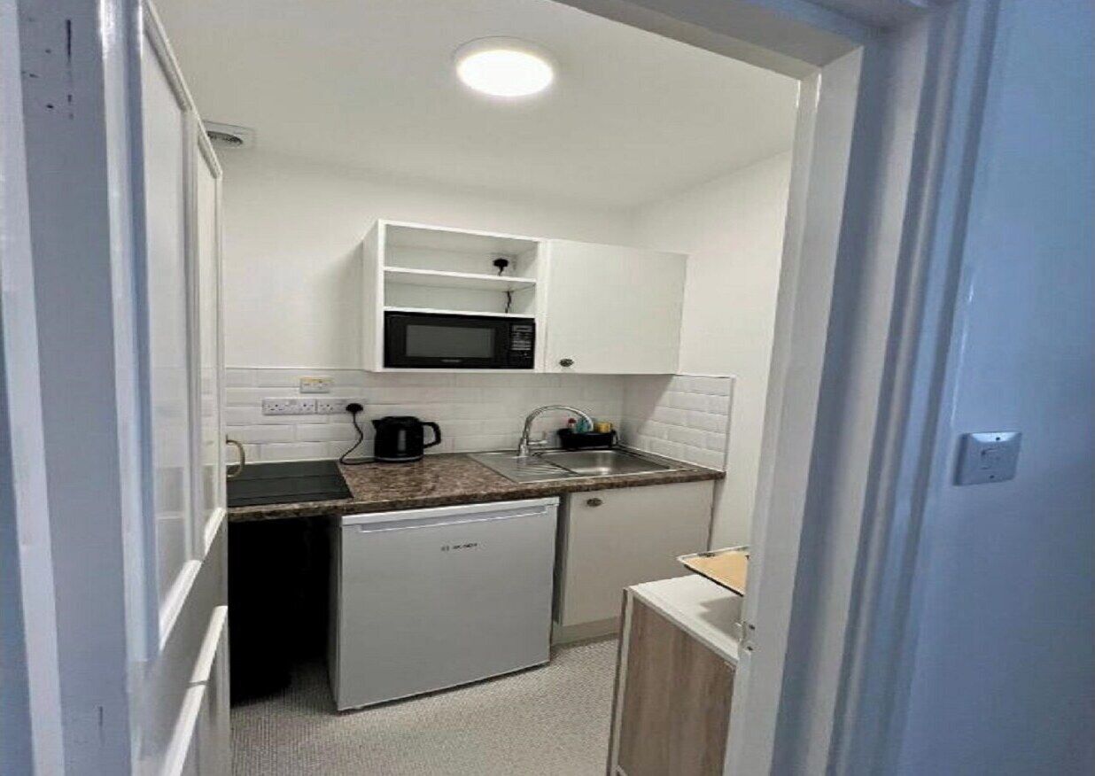 triple room | private kitchenette | fridge, microwave, stovetop, coffee/tea maker