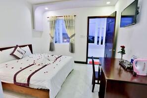 Minibar, in-room safe, desk, blackout drapes - Halona Hotel (Phu Quoc)