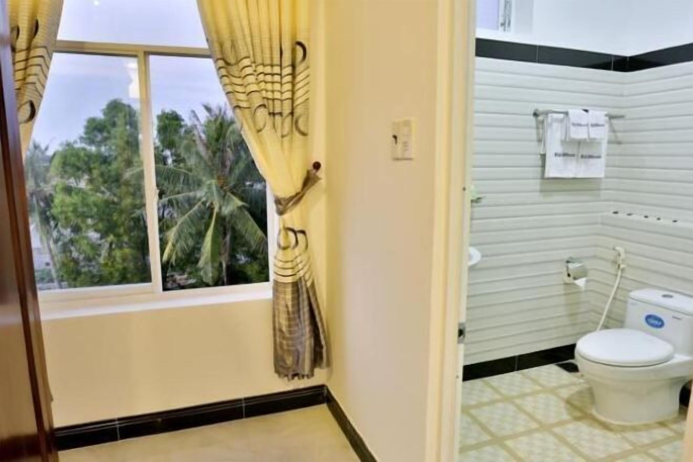 Bathroom | Shower, free toiletries, hair dryer, slippers