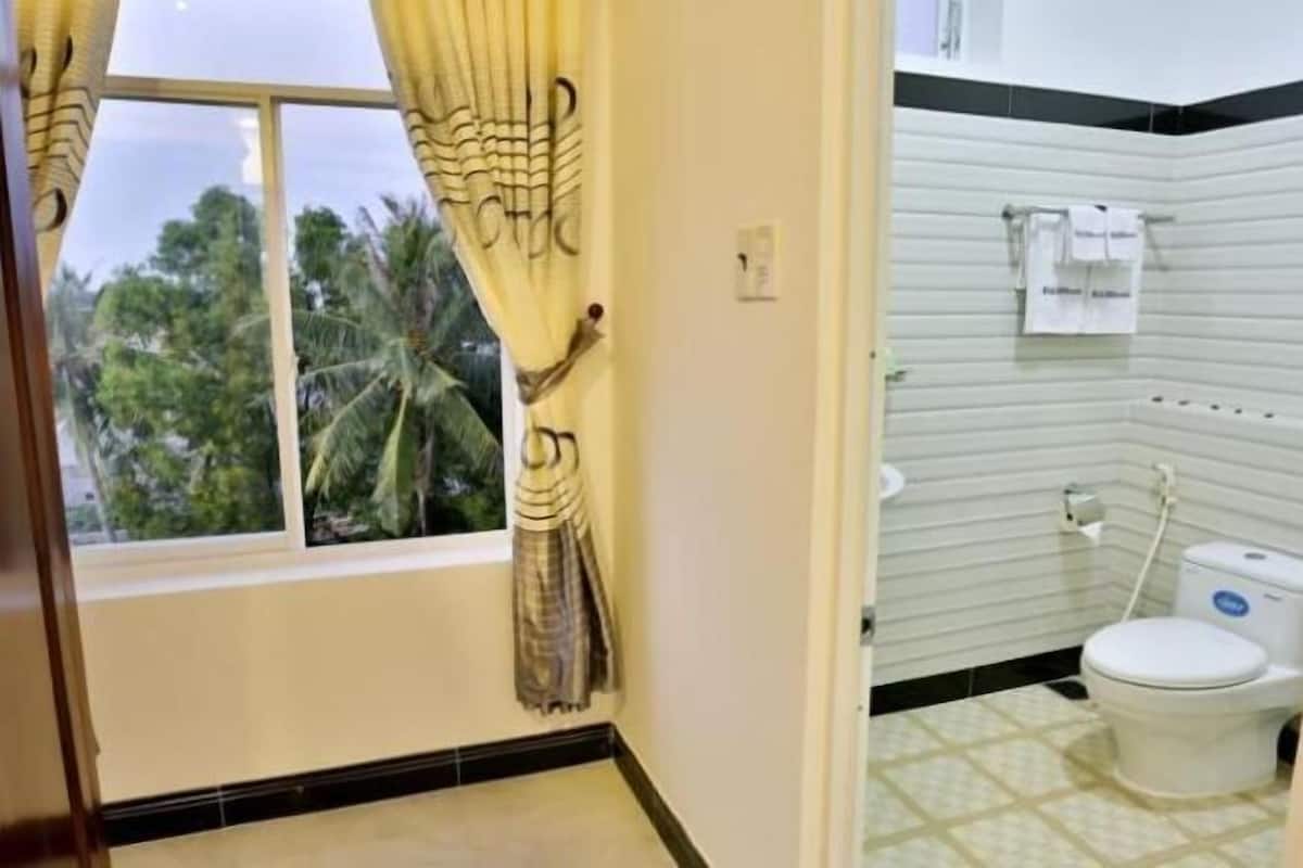 Bathroom | Shower, free toiletries, hair dryer, slippers