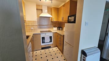 Eget kjøkken | Kjøleskap, mikrobølgeovn, ovn og kokeplater