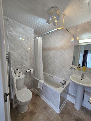 Hair dryer, towels, soap, shampoo - The Beau Rivage (St Brelade)