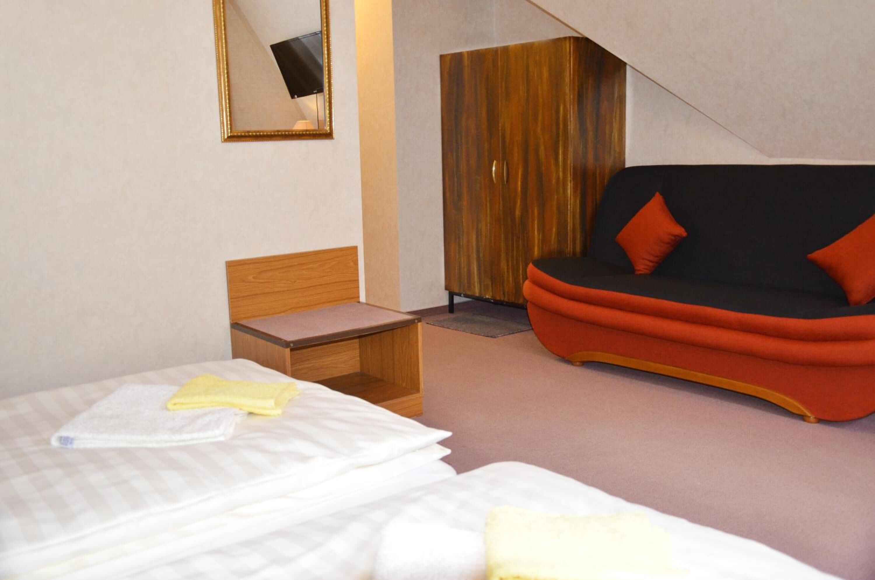 desk, free wifi, bed sheets