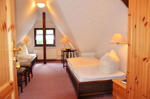 Single Room | Desk, free WiFi, bed sheets - Hotel Restaurant Zur Hallenburg (Steinbach-Hallenberg)