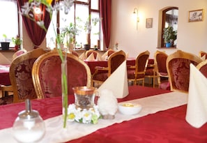 Lunch and dinner served - Hotel Restaurant Zur Hallenburg (Steinbach-Hallenberg)