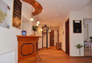 Lobby - Hotel Restaurant Zur Hallenburg (Steinbach-Hallenberg)