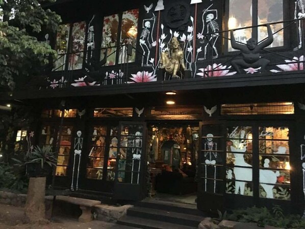 Façade de lâhĂ©bergement - soirĂ©e/nuit