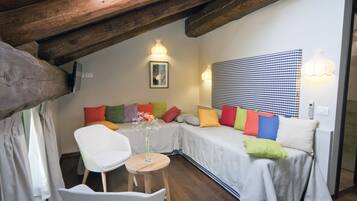 28-inch flat-screen TV with satellite channels, TV, heated floors