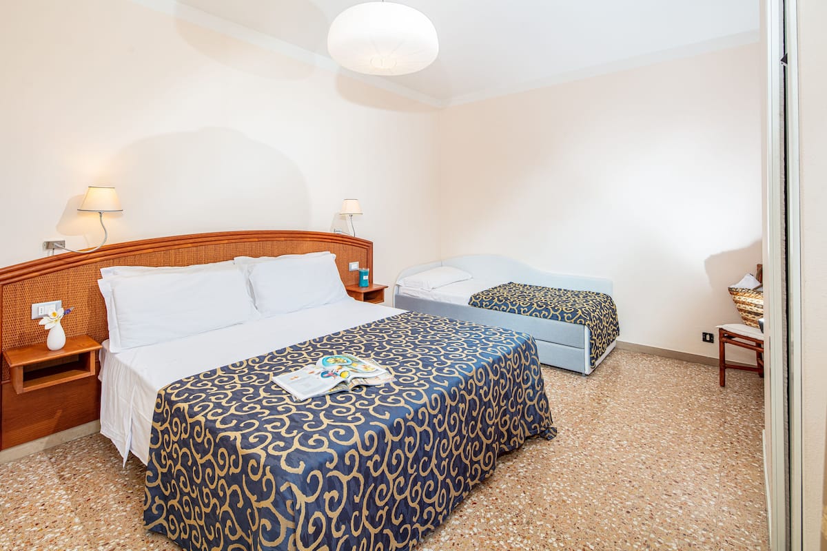 In-room safe, desk, free WiFi, bed sheets