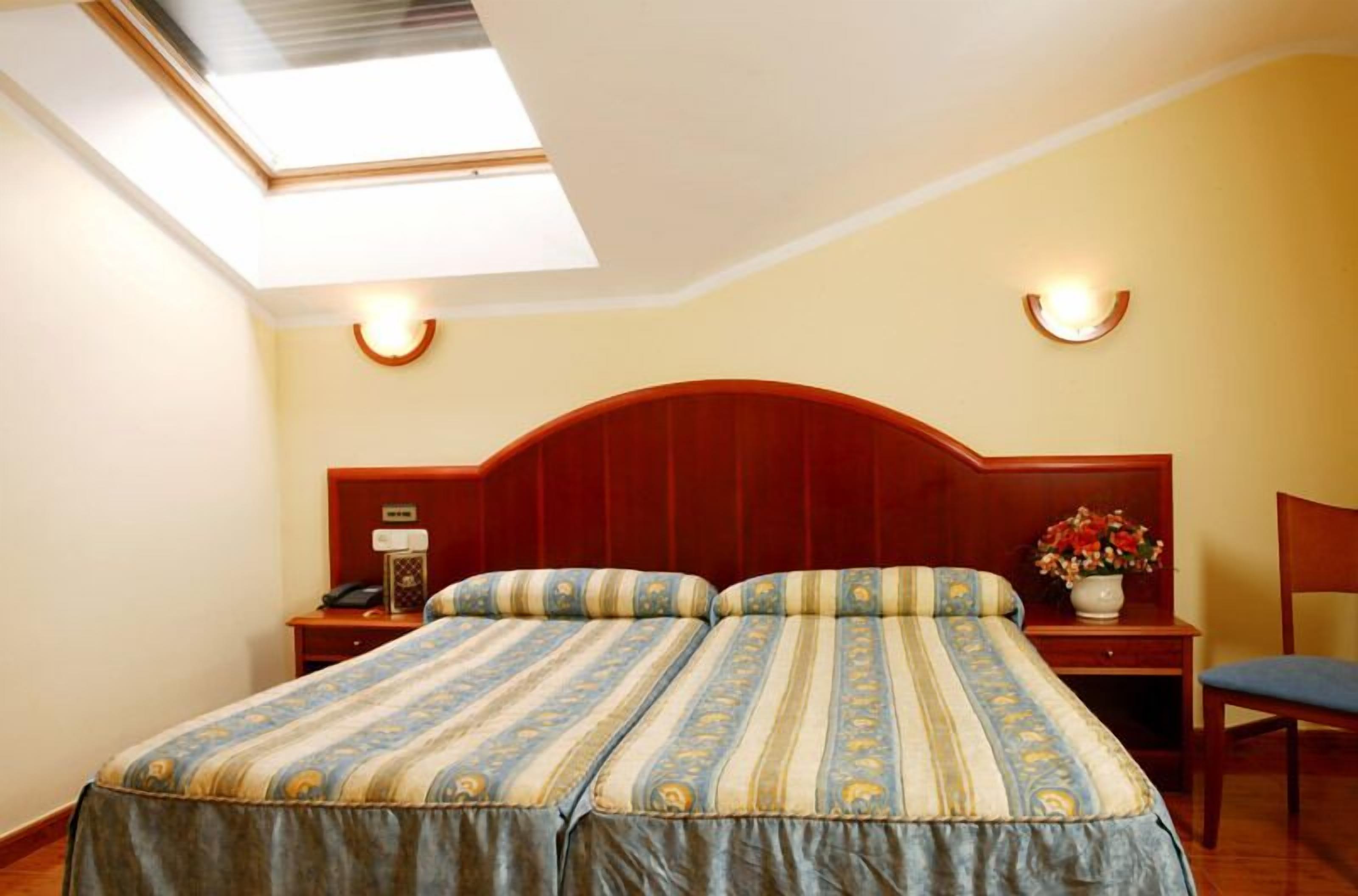 Economy Penthouse (Doble abuhardillada economica)