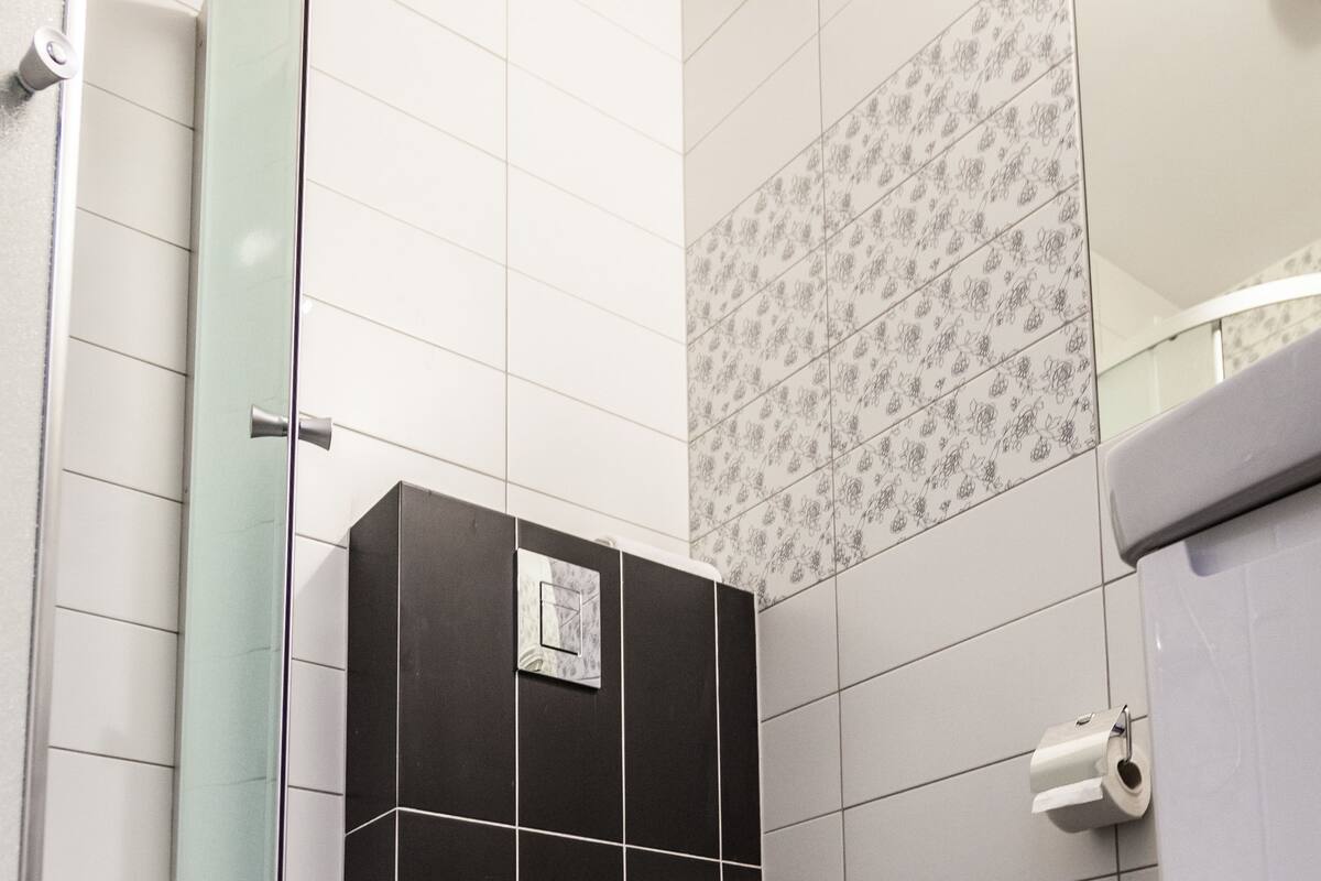 double or twin room | bathroom | shower, free toiletries, hair dryer, towels