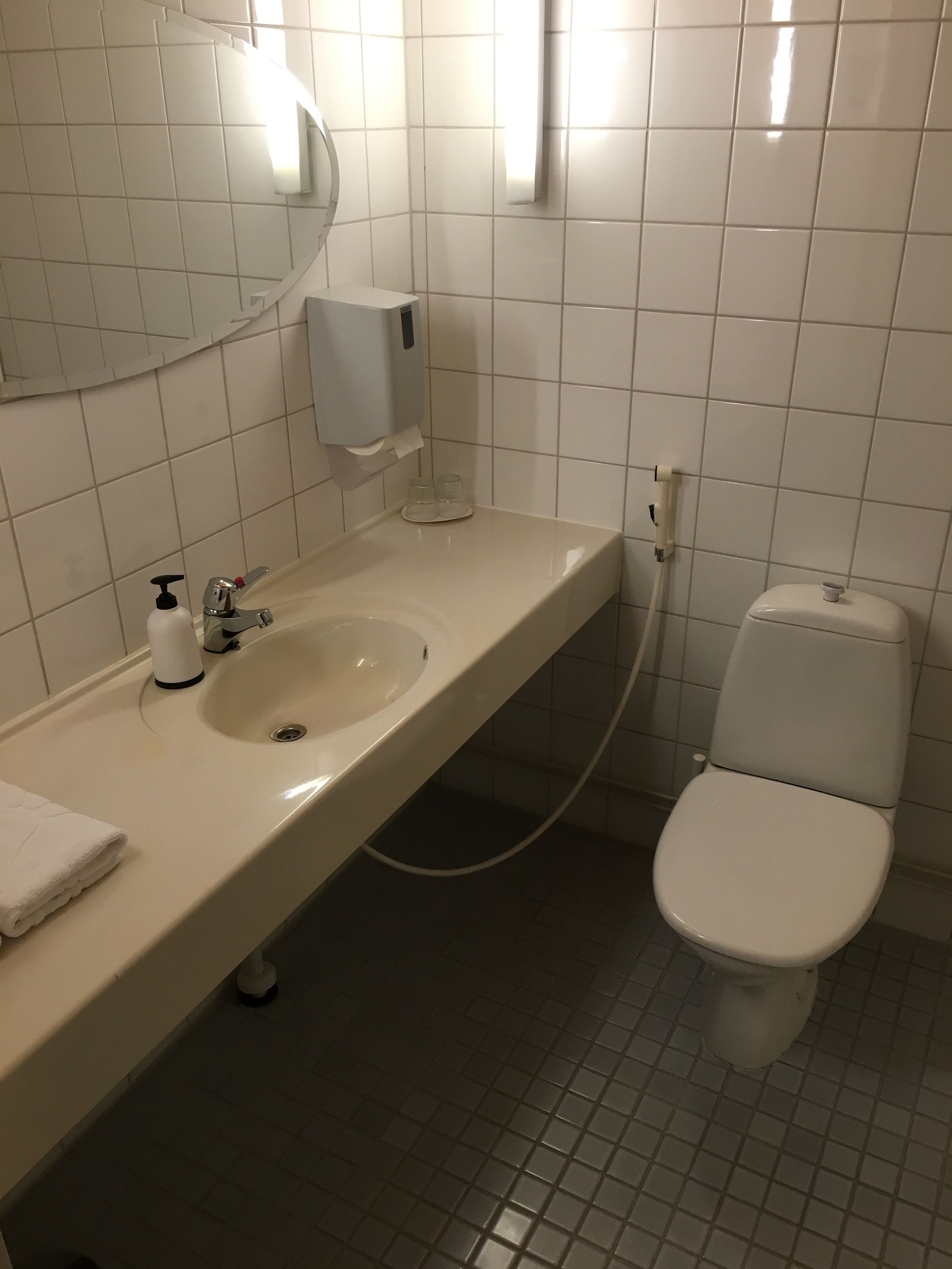 shower, free toiletries, towels