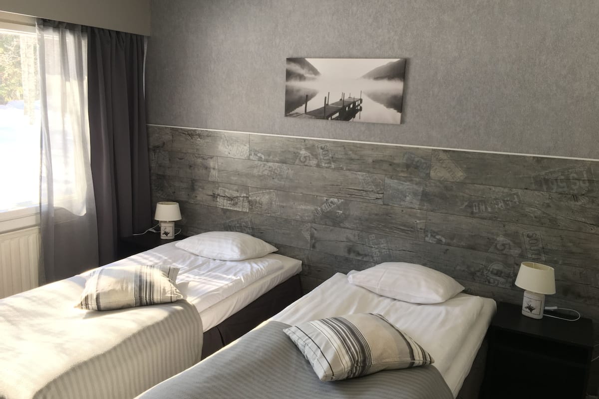 twin room | free cots/infant beds, free wifi, bed sheets