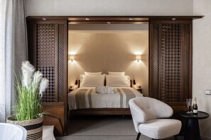 Romantic Suite, Dogs allowed - Chien acceptés - Honden toegelaten | Bar mini, peti besi dalam bilik, meja, ruang kerja komputer riba 