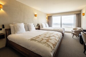 Quadruple Room, Dogs allowed - Chien acceptés - Honden toegelaten | Minibar, in-room safe, desk, laptop workspace