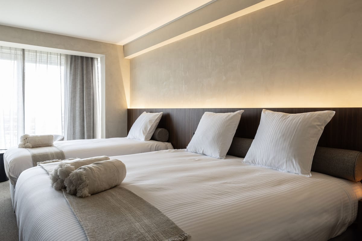 family triple room | minibar, in-room safe, desk, laptop workspace