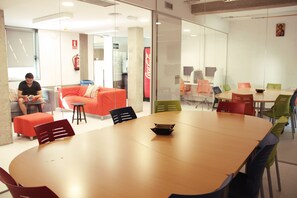 Lobby lounge - Scout Madrid Hostel (Madrid)