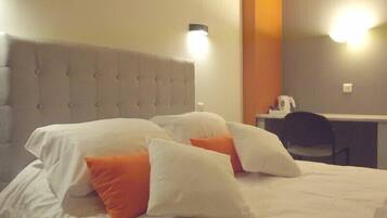 Twin Room, 2 Katil Bujang (Single) | Meja, katil bayi/kot (percuma), Wi-fi percuma