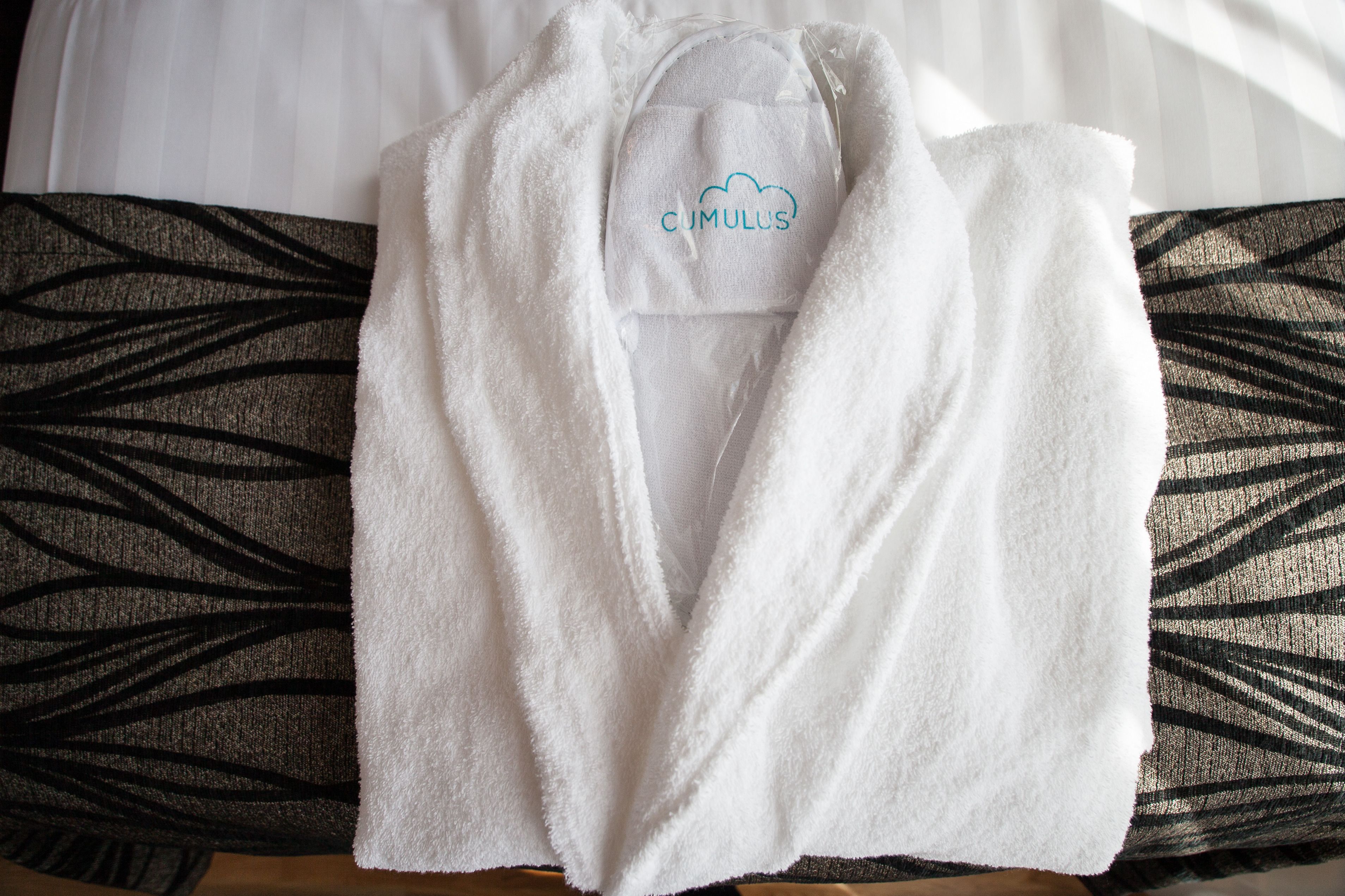 superior double room single use | room amenity