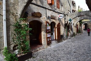 Vista frontal de la propiedad