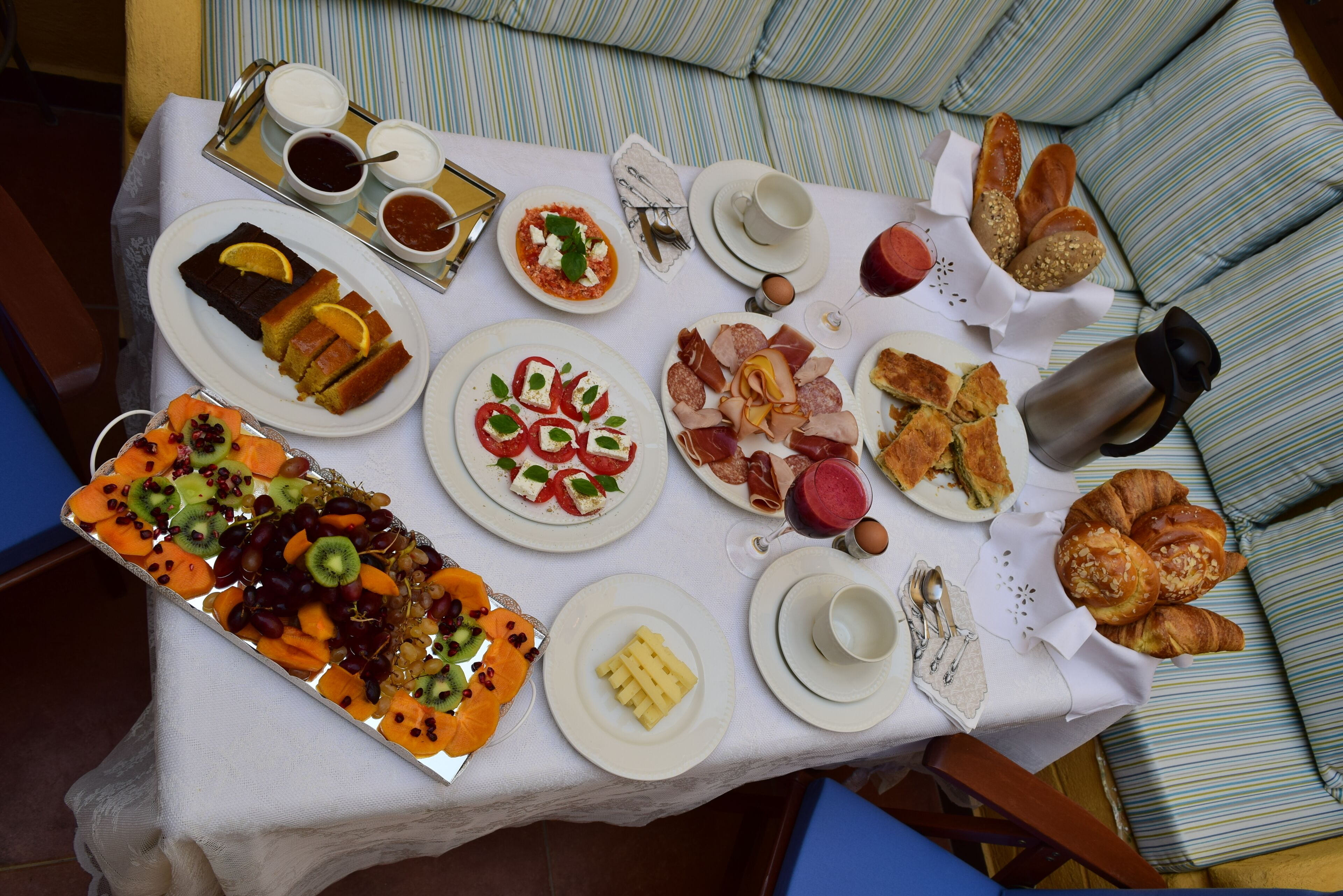 free daily cooked-to-order breakfast