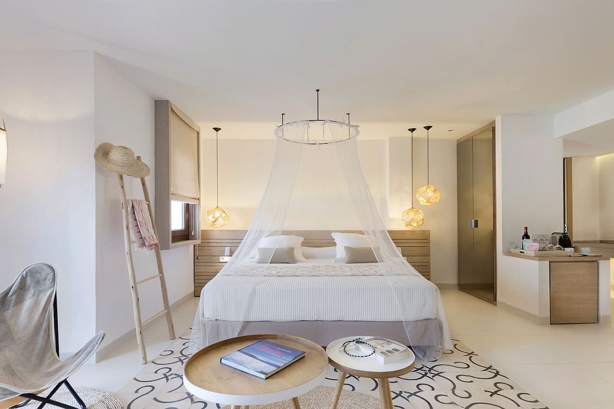 suite | minibar, in-room safe, desk, blackout curtains