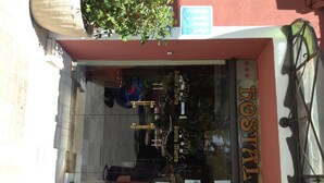 Property entrance - Hostal Santa Marta (Aranjuez)