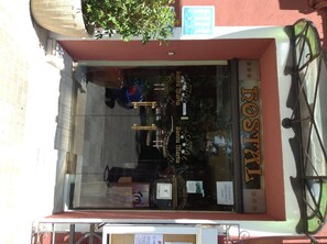 Property entrance - Hostal Santa Marta (Aranjuez)