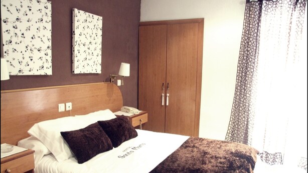 Double or Twin Room | Desk, blackout drapes, iron/ironing board (on request), WiFi (free) - Hostal Santa Marta (Aranjuez)
