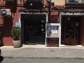 Front of property - Hostal Santa Marta (Aranjuez)