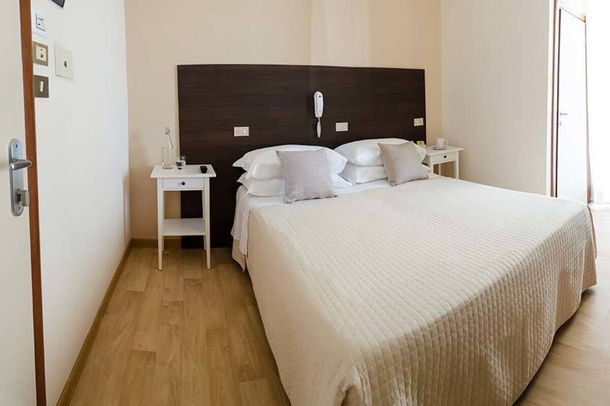 Comfort Double or Twin Room | In-room safe, desk, soundproofing, free WiFi