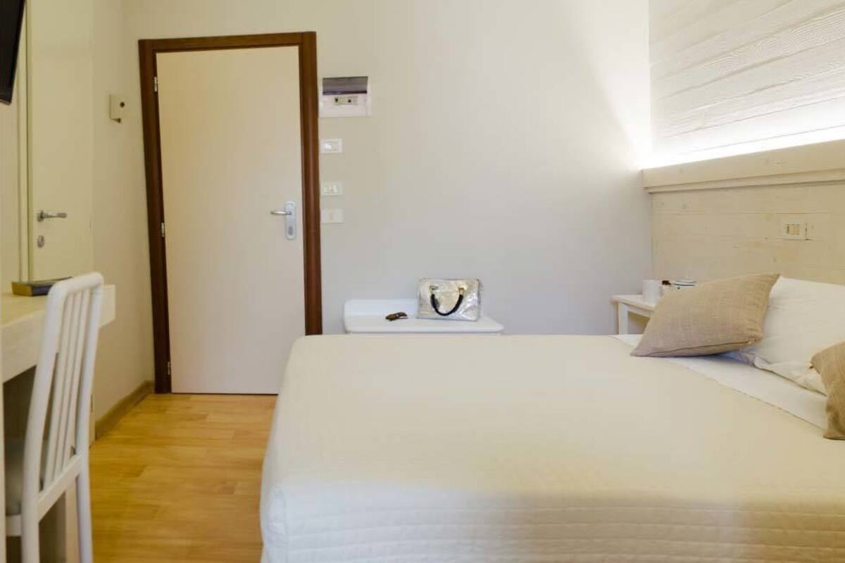 Basic Double or Twin Room | Room amenity