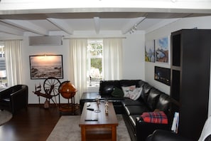 Villa Premium, 4 habitaciones, vista parcial al lago, frente al océano | Sala de estar