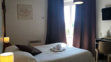 Chambre Double Confort | Bureau, Wi-Fi gratuit, draps fournis