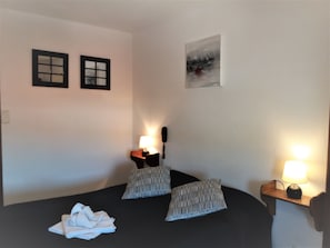 Habitación Confort doble | Escritorio, wifi gratis, ropa de cama