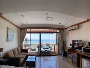 Superior Deluxe Sea View Balcony | Terrace/patio - Seaview Sriracha Hotel (Si Racha)