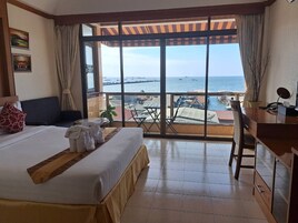 Superior Sea View Balcony | Minibar, in-room safe, desk, soundproofing