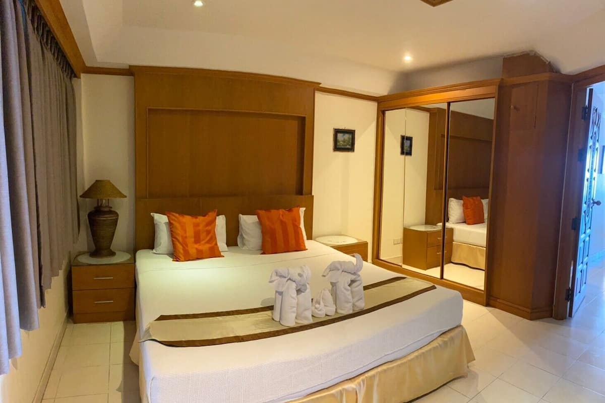 Minibar, in-room safe, desk, soundproofing