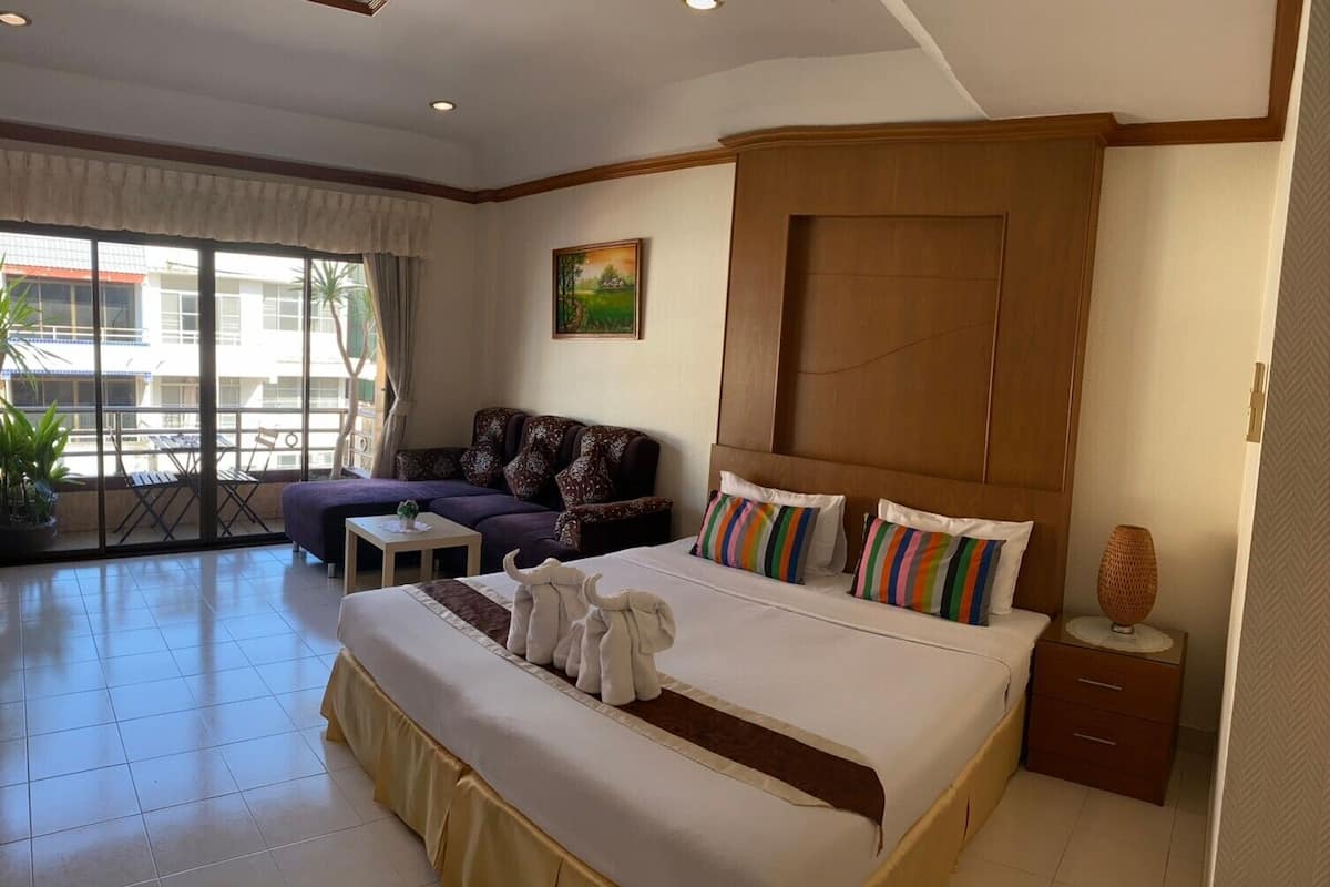 Minibar, in-room safe, desk, soundproofing