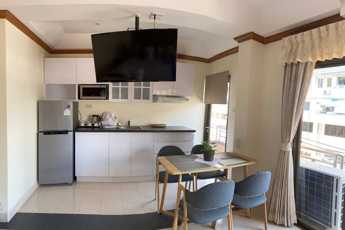 double or twin room | living area | 40-inch flat-screen tv with cable channels, tv