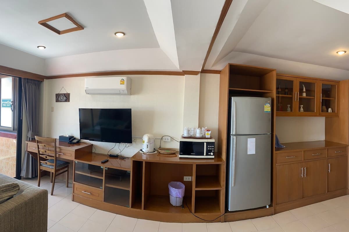 superior suite seaview balcony | 1 bedroom, minibar, in-room safe, desk
