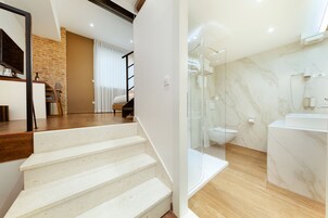 Quadruple Room | Premium bedding, minibar, in-room safe, desk